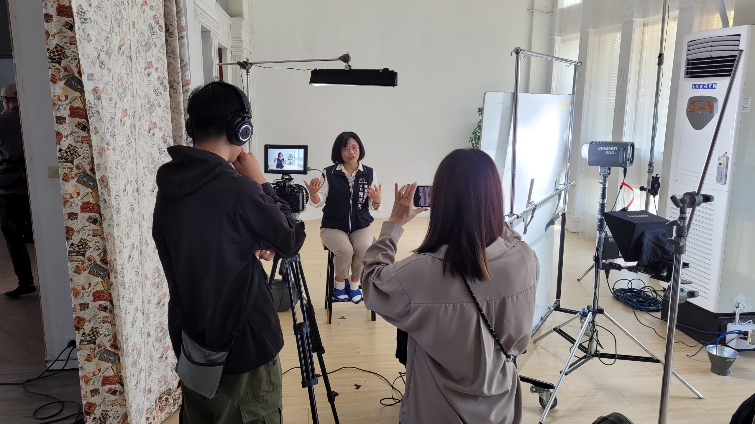 台中攝影棚訪談影片拍攝｜觀光旅遊局局長在拍易拍影像空間拍攝訪談鏡頭